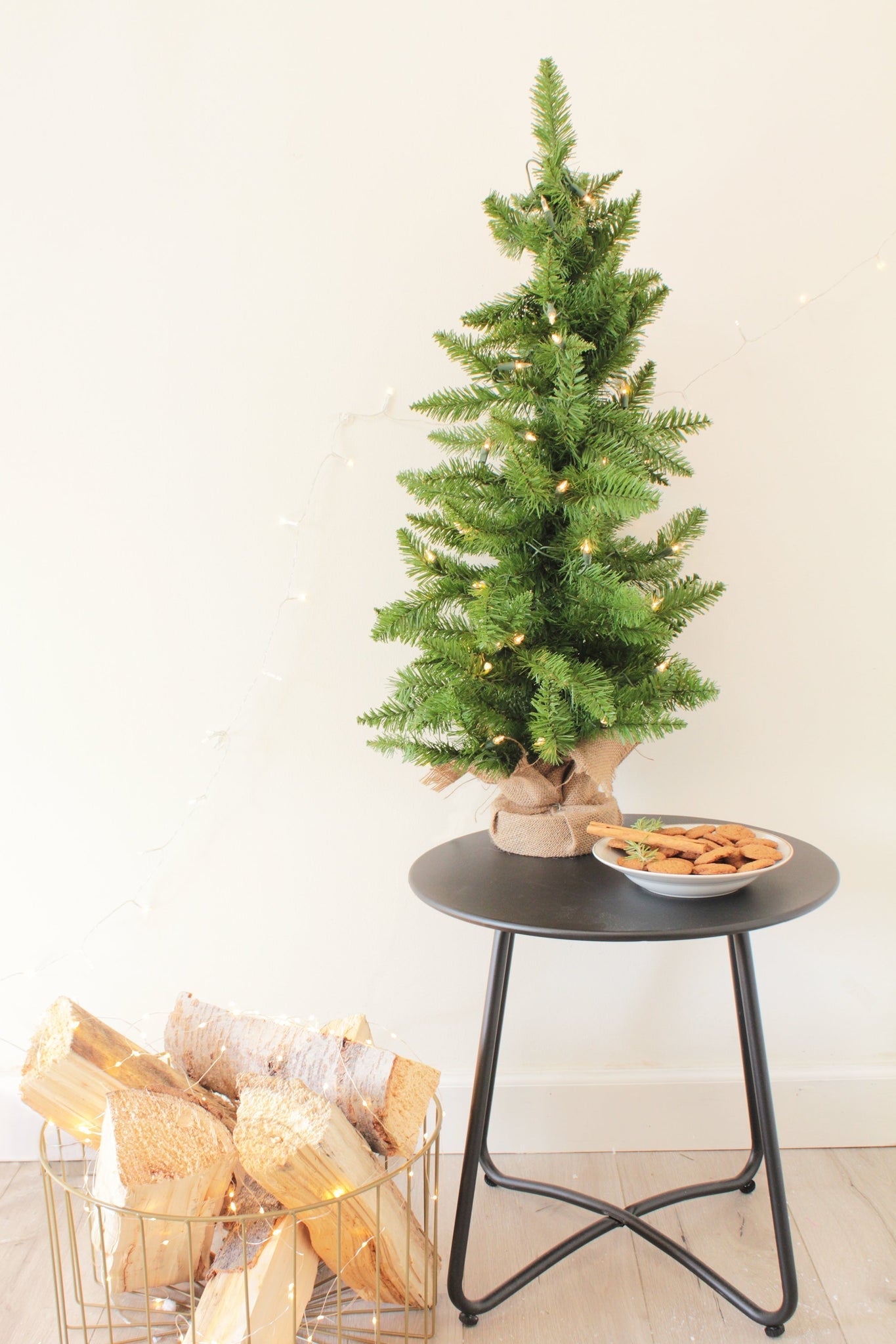 3ft Pre-lit Tabletop Christmas Tree w/Burlap Base
