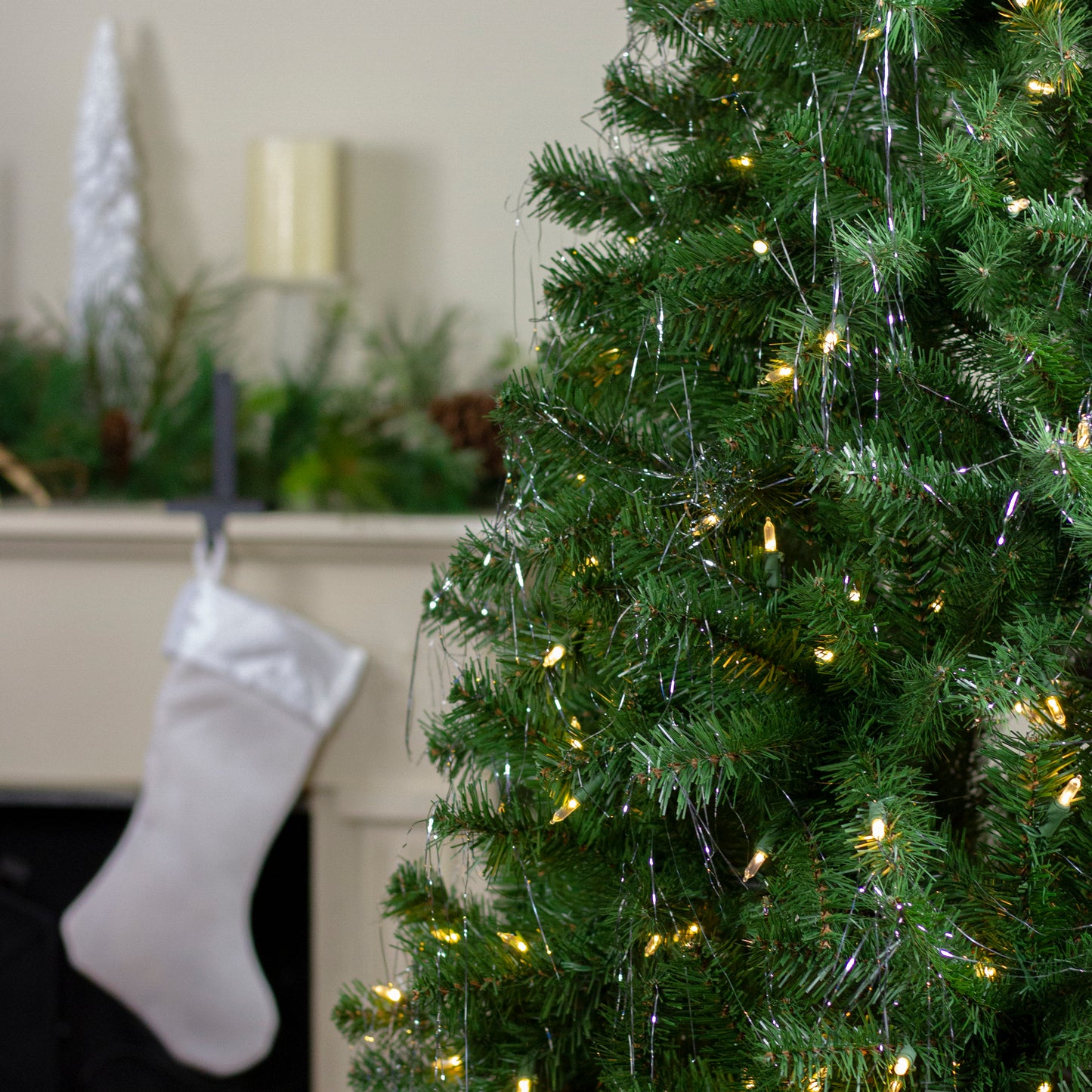 Box of 1000 18 inch strands of silver tinsel icicles for decorating holiday tree